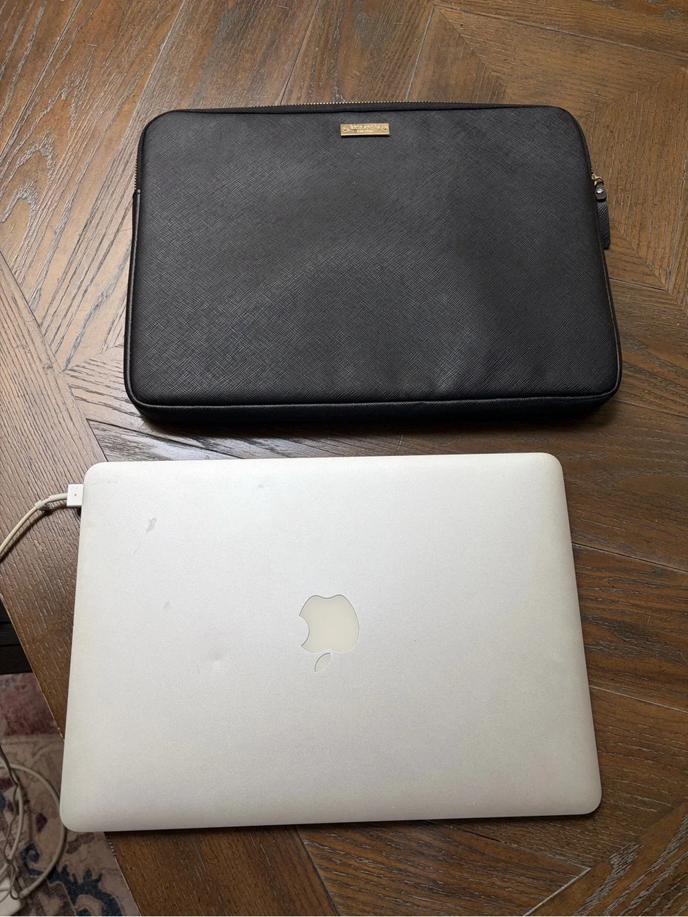Apple MacBook Air 13” 2017 A1466 | Factory Reset | Charger + Kate Spade Sleeve